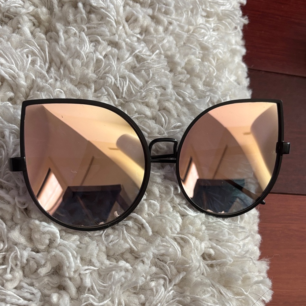 Chic Black and Gold Sunglasses